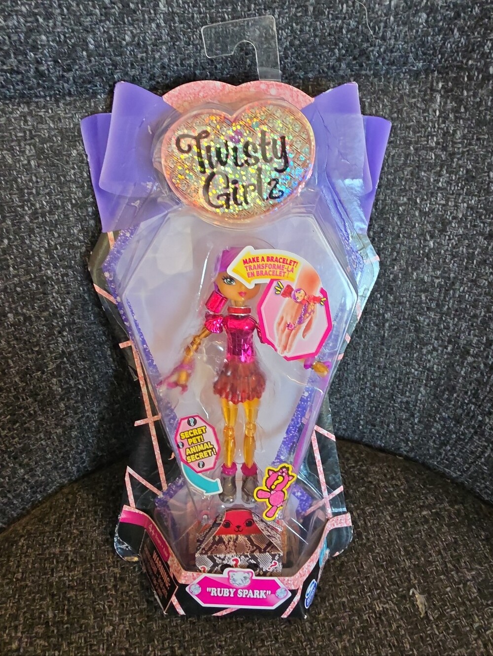 NIP Twisty Girlz "Ruby Spark" Series 2 Spin Master Doll & Bracelet In One